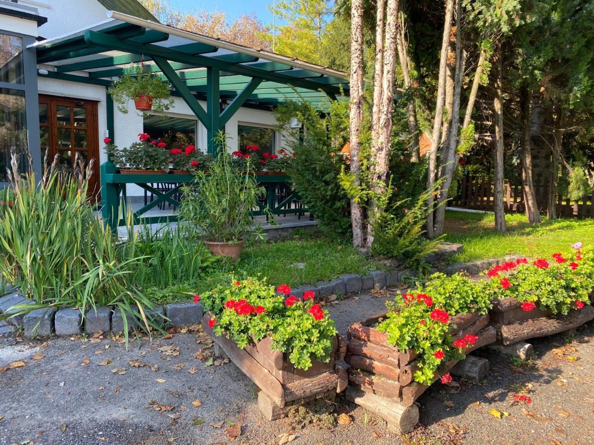Bed and Breakfast A Fogado Bicske Exterior foto